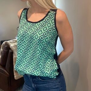 Geometric patterned tank